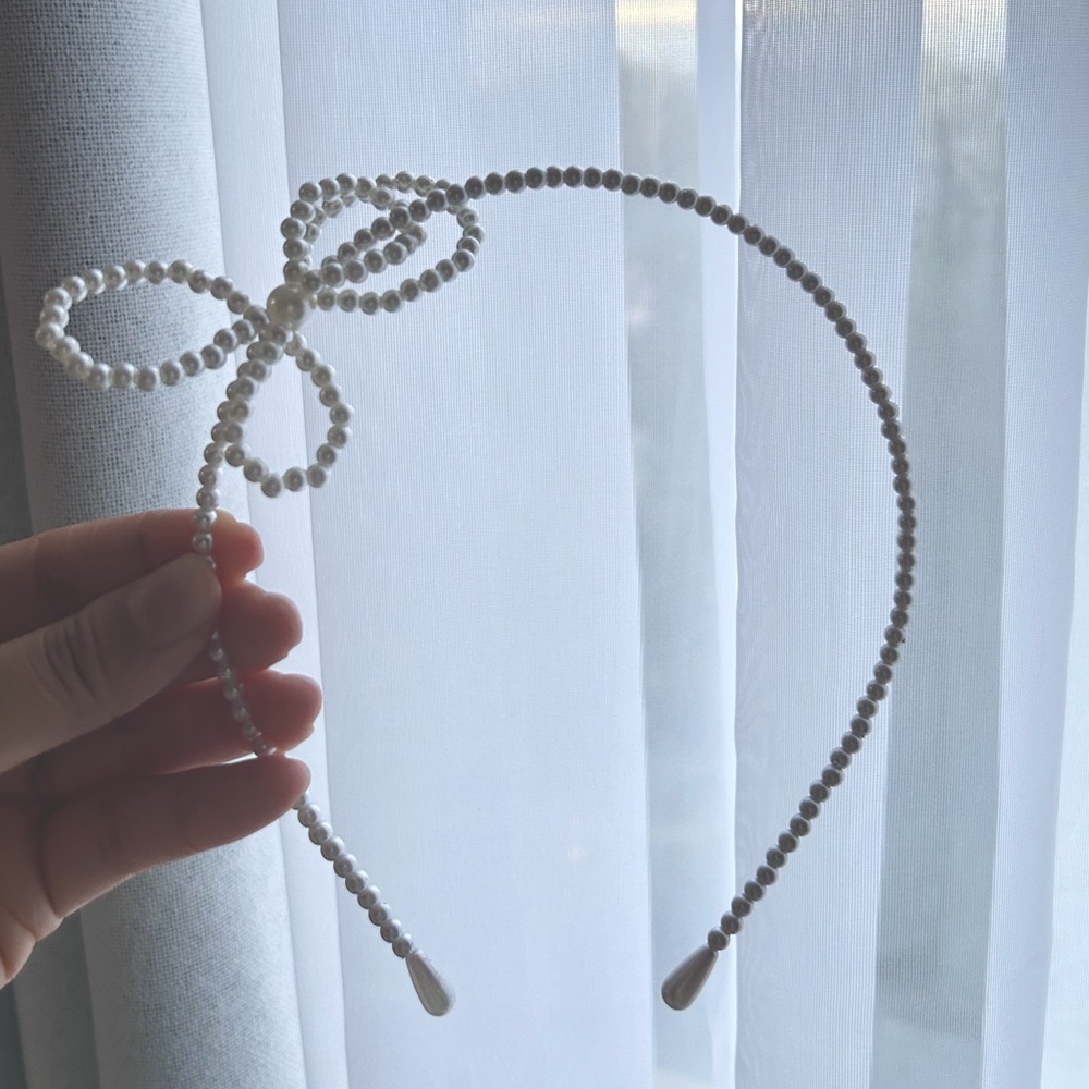 Elegant Pearl Headband with Bow